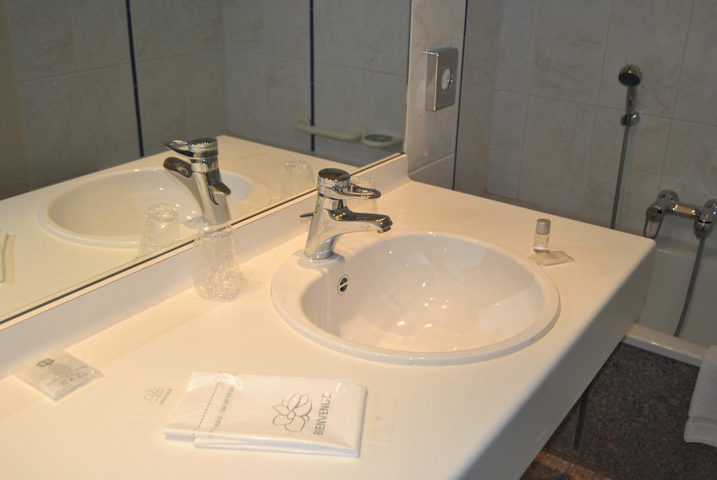 Greenpark Hotel Sint-Pieters-Leeuw Phòng bức ảnh