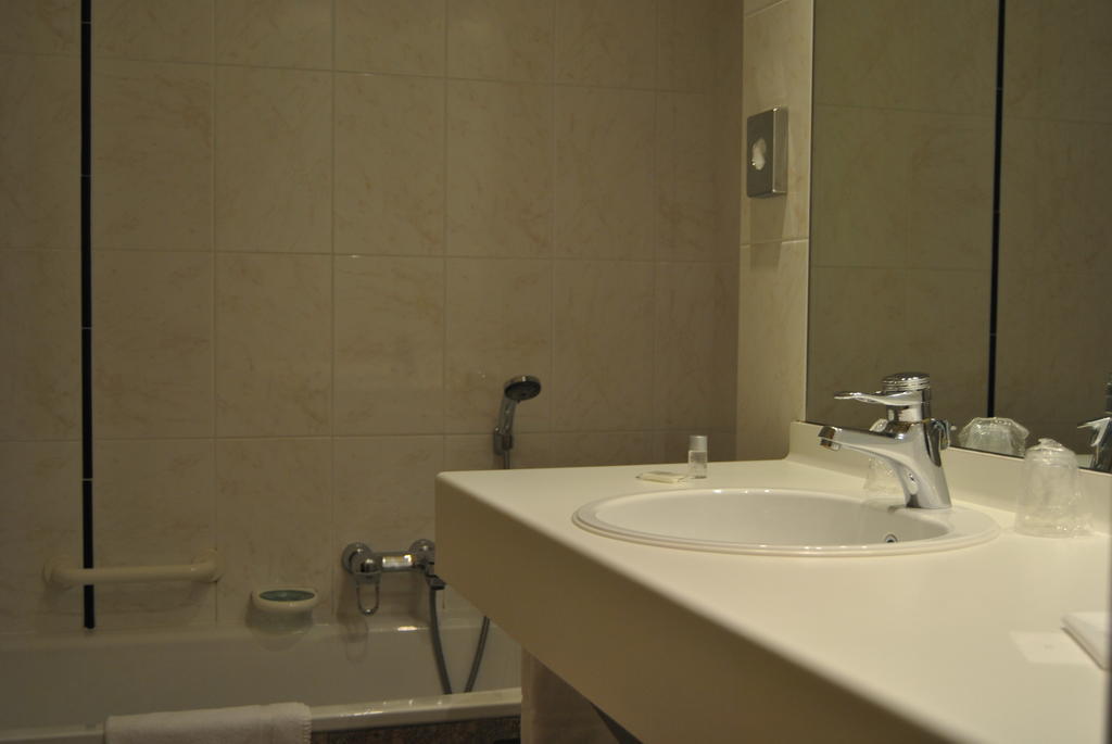 Greenpark Hotel Sint-Pieters-Leeuw Phòng bức ảnh